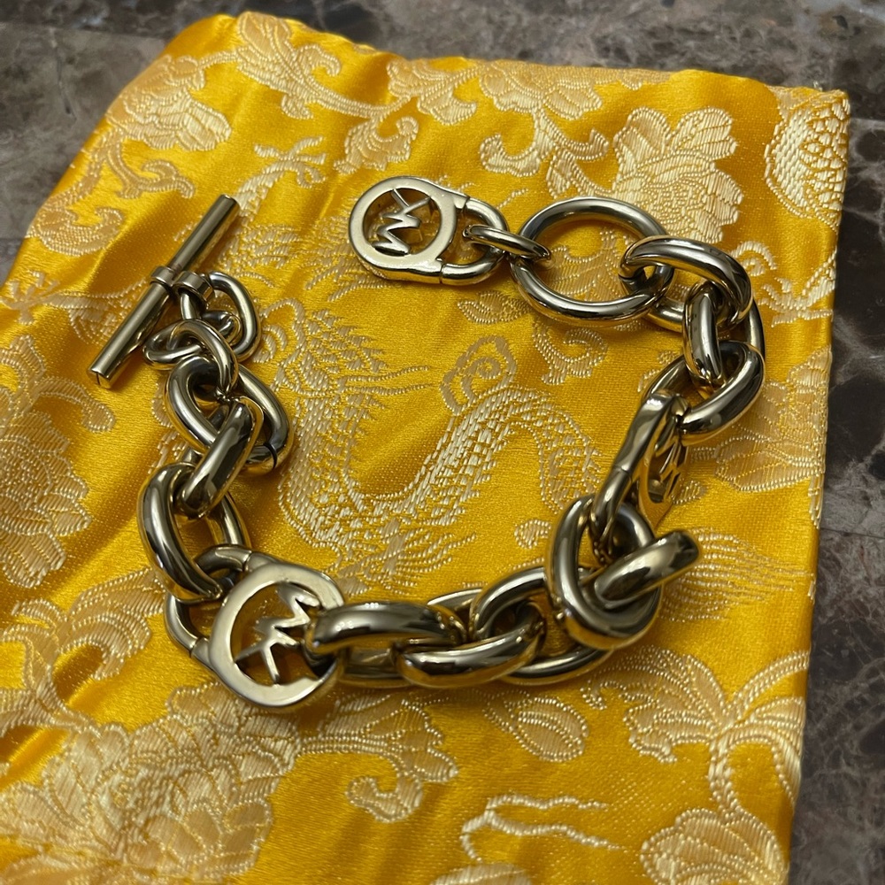 Michael Kors Chunky Sturdy Awesome Bracelet
